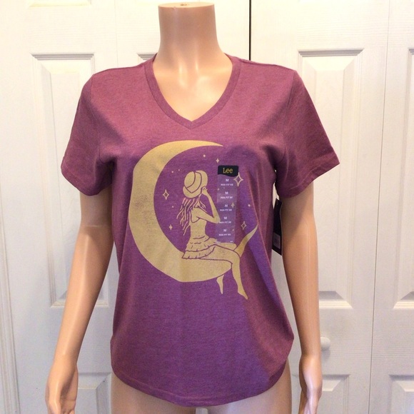 Lee Womens Burgundy Girl Sitting On Moon Short Sleeve Graphic Print Tee - Picture 4 of 8